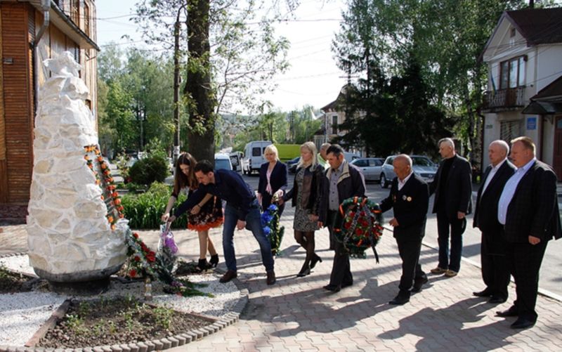 На Чорнобиль журавлі летіли…