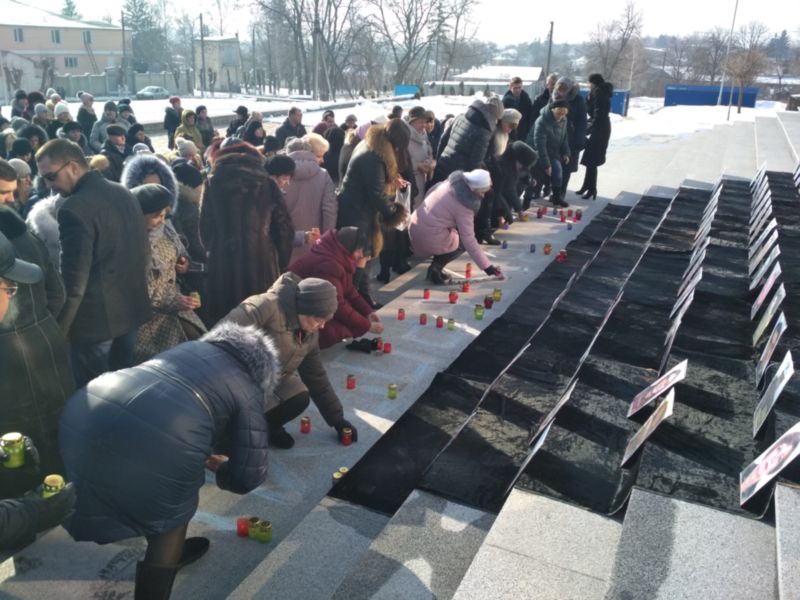 Мешканці Сокирян вклонилися Небесній Сотні