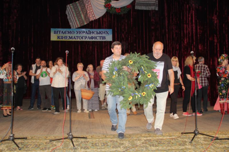 Віночок Івану Миколайчуку