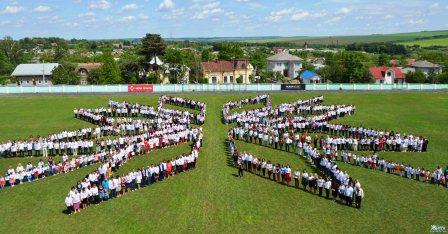 У Кіцмані під час флешмобу  утворили восьмикутну зірку